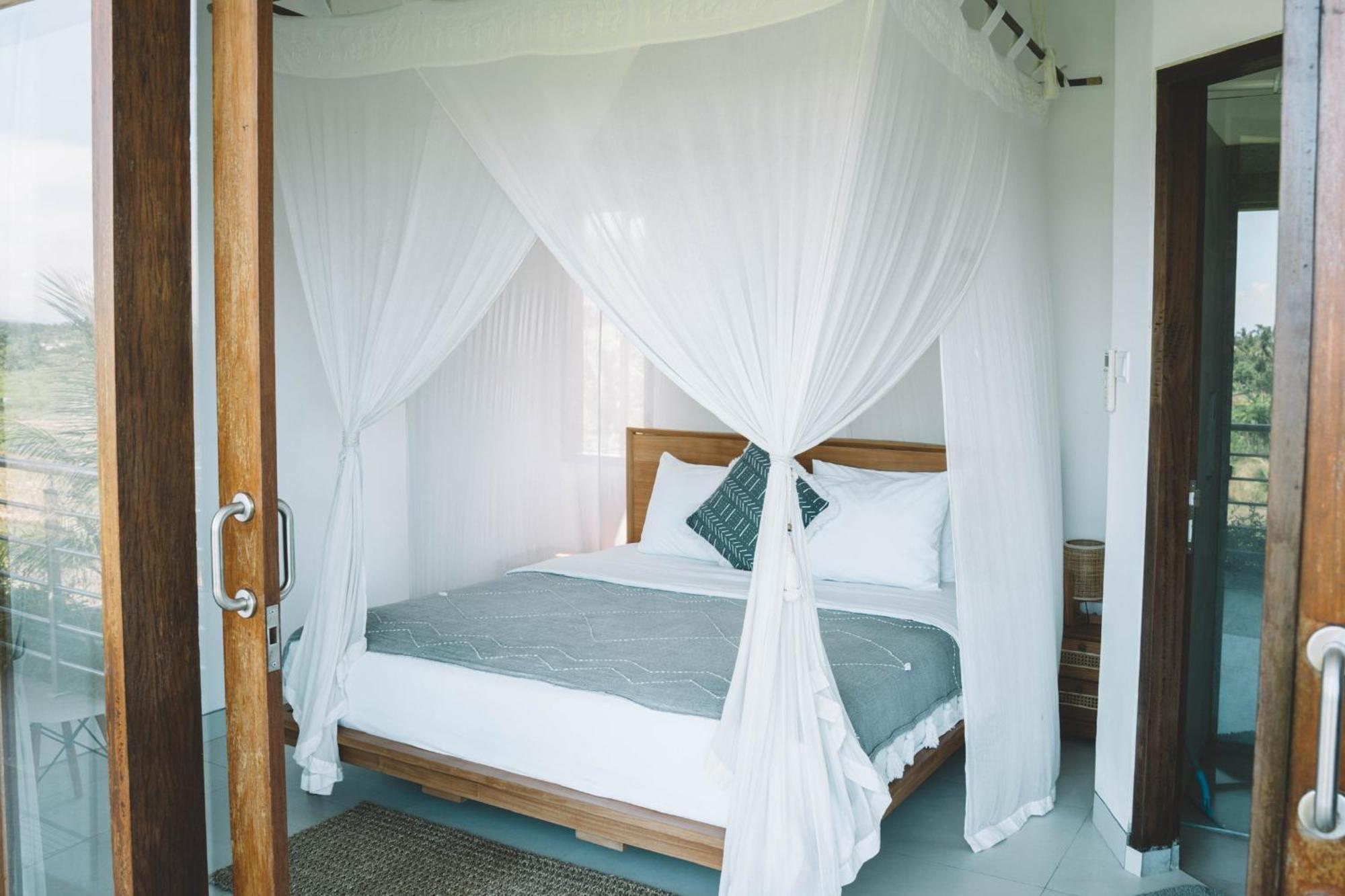 Three Palms Surf & Stay Medewi Airsatang エクステリア 写真