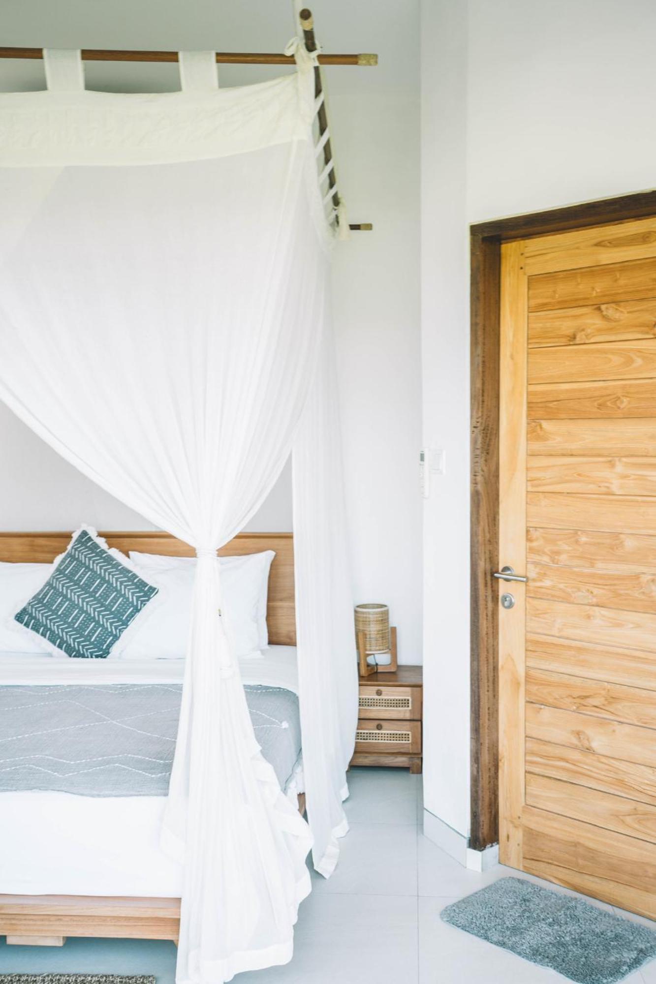 Three Palms Surf & Stay Medewi Airsatang エクステリア 写真
